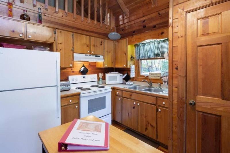 Mountain Time Cabin, Hot Tub, Fire Pit, Fireplace Blue Ridge Exterior foto